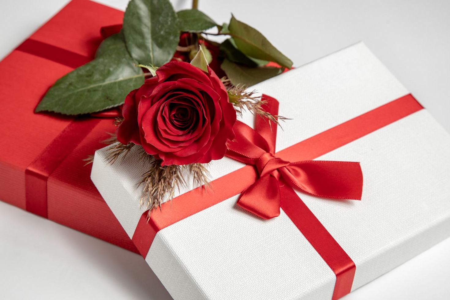 Romantic red roses box