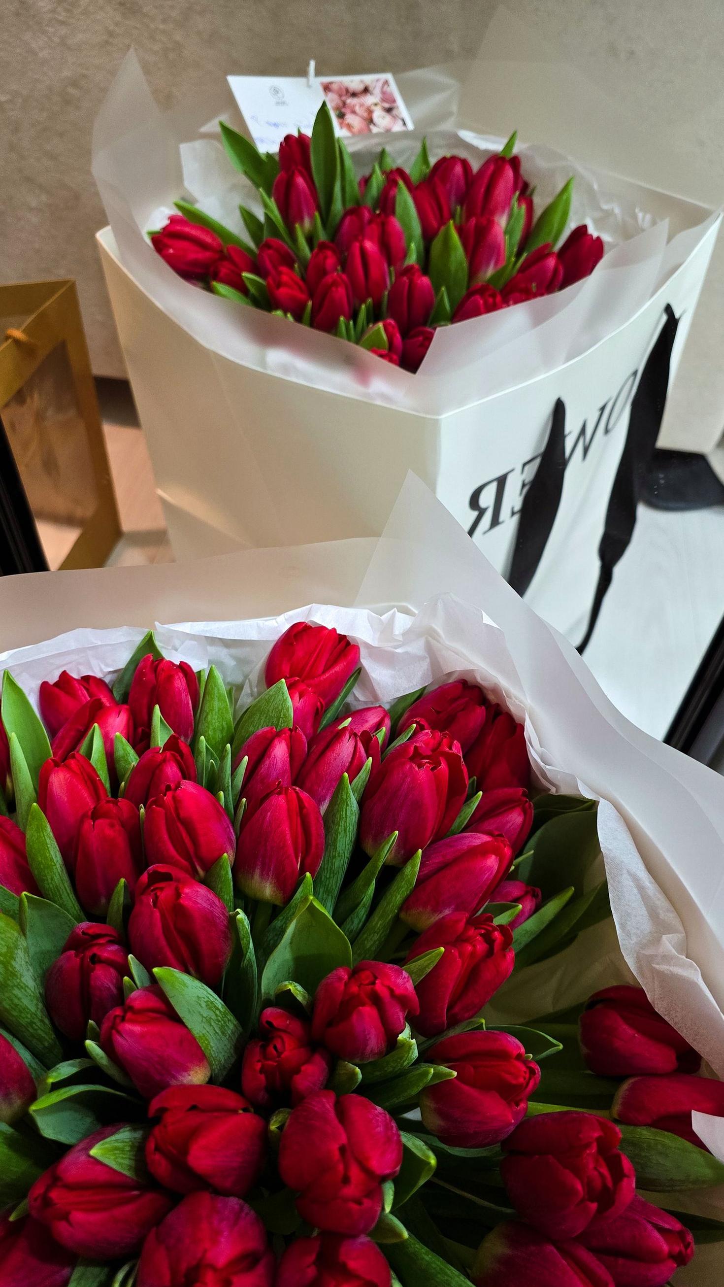 Fresh tulips in a signature Offerselect gift box